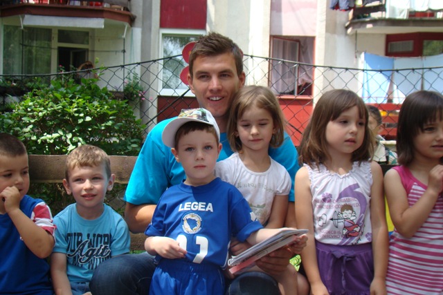 Edin Džeko u Dječijem vrtiću Bare